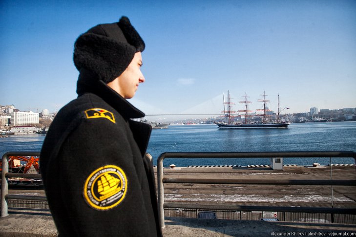 Моряк. Седов ошвартовался во Владивостоке, 28 января 2013