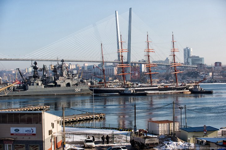 Седов ошвартовался во Владивостоке, 28 января 2013