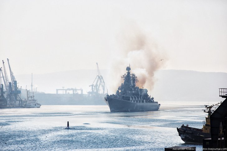 Ракетный крейсер Варяг. Седов ошвартовался во Владивостоке, 28 января 2013