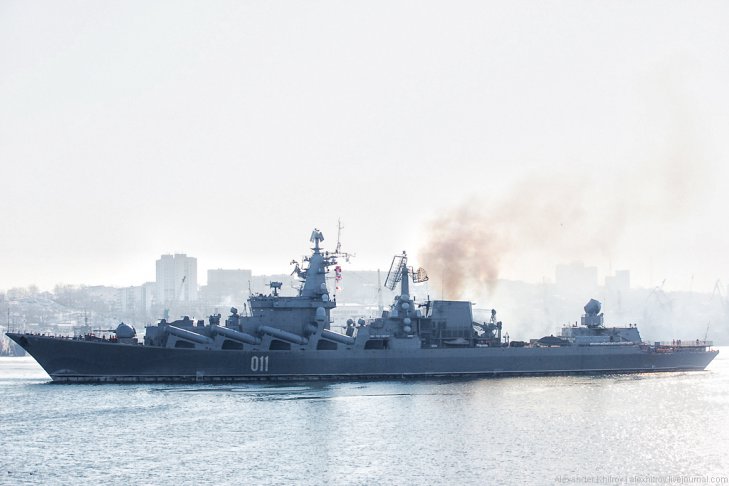 Ракетный крейсер Варяг. Седов ошвартовался во Владивостоке, 28 января 2013